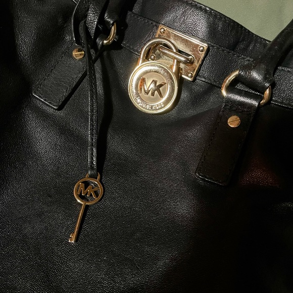 Michael Kors tote - Picture 1 of 4